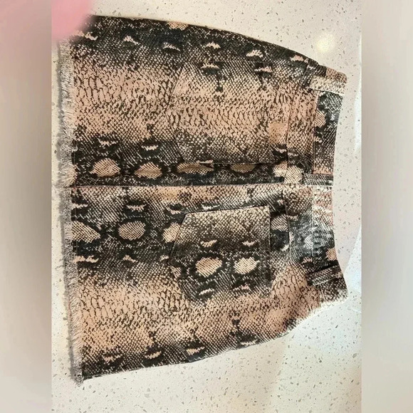 Pink snakeskin denim mini skirt size small - Picture 3 of 7